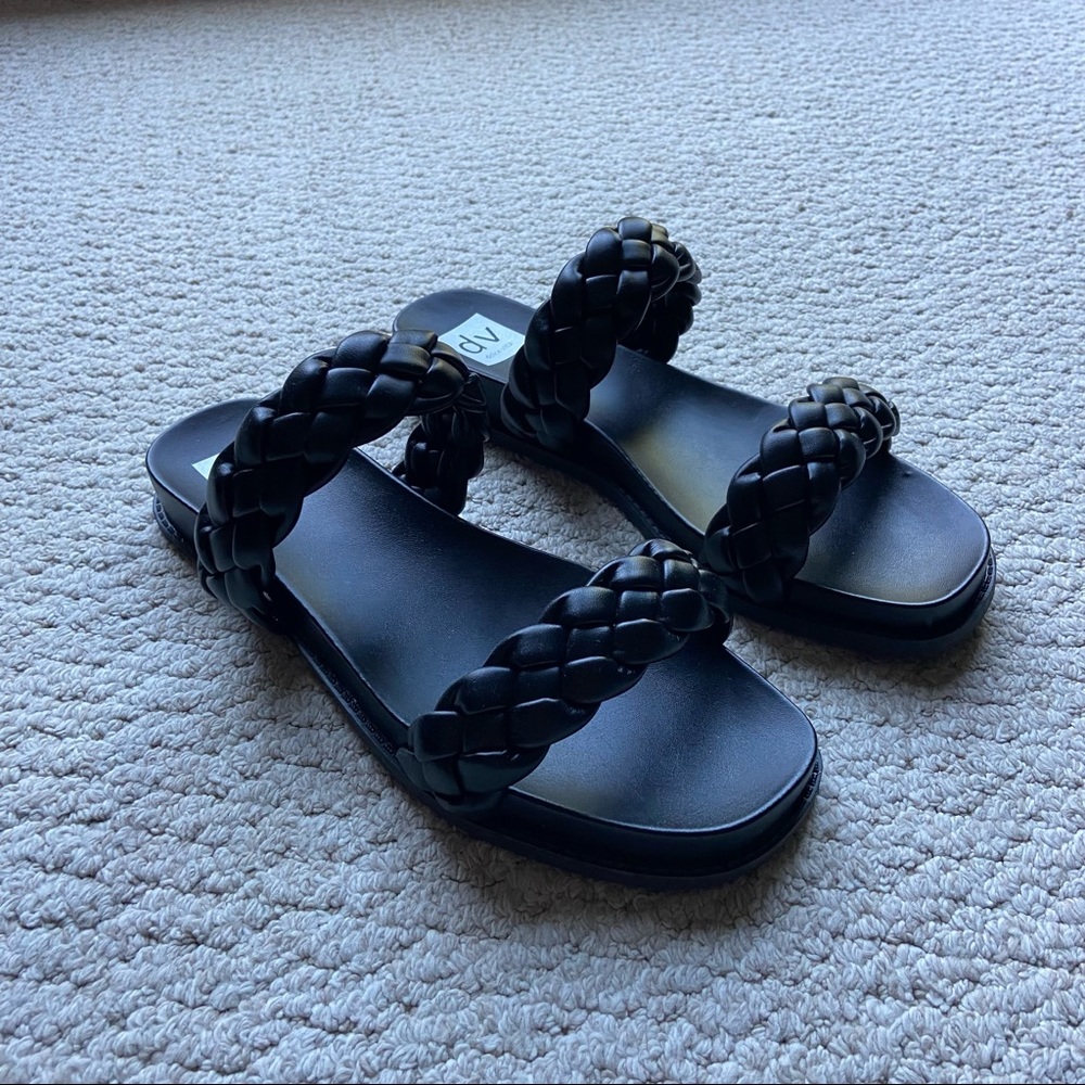 DV DOLCE VITA CARLYLE BLACK SANDALS - WORN ONCE, PERFECT CONDITION - SIZE 8.5